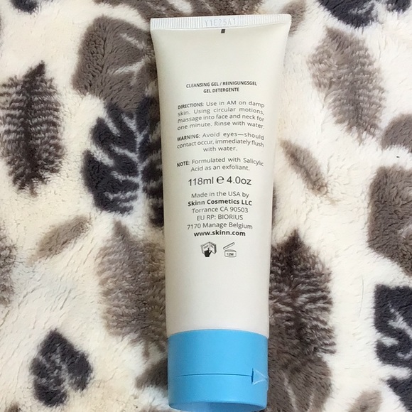 🌿 Skinn® Cosmetics Non-Negotiables GREEN TEA + MINT CLEANSER, 4oz - Picture 2 of 4